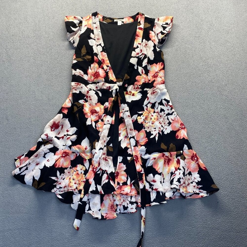 FRANCESCA'S Karlee Floral Wrap Dress. Ruffle Faux Wrap V-Neck Dress Size S